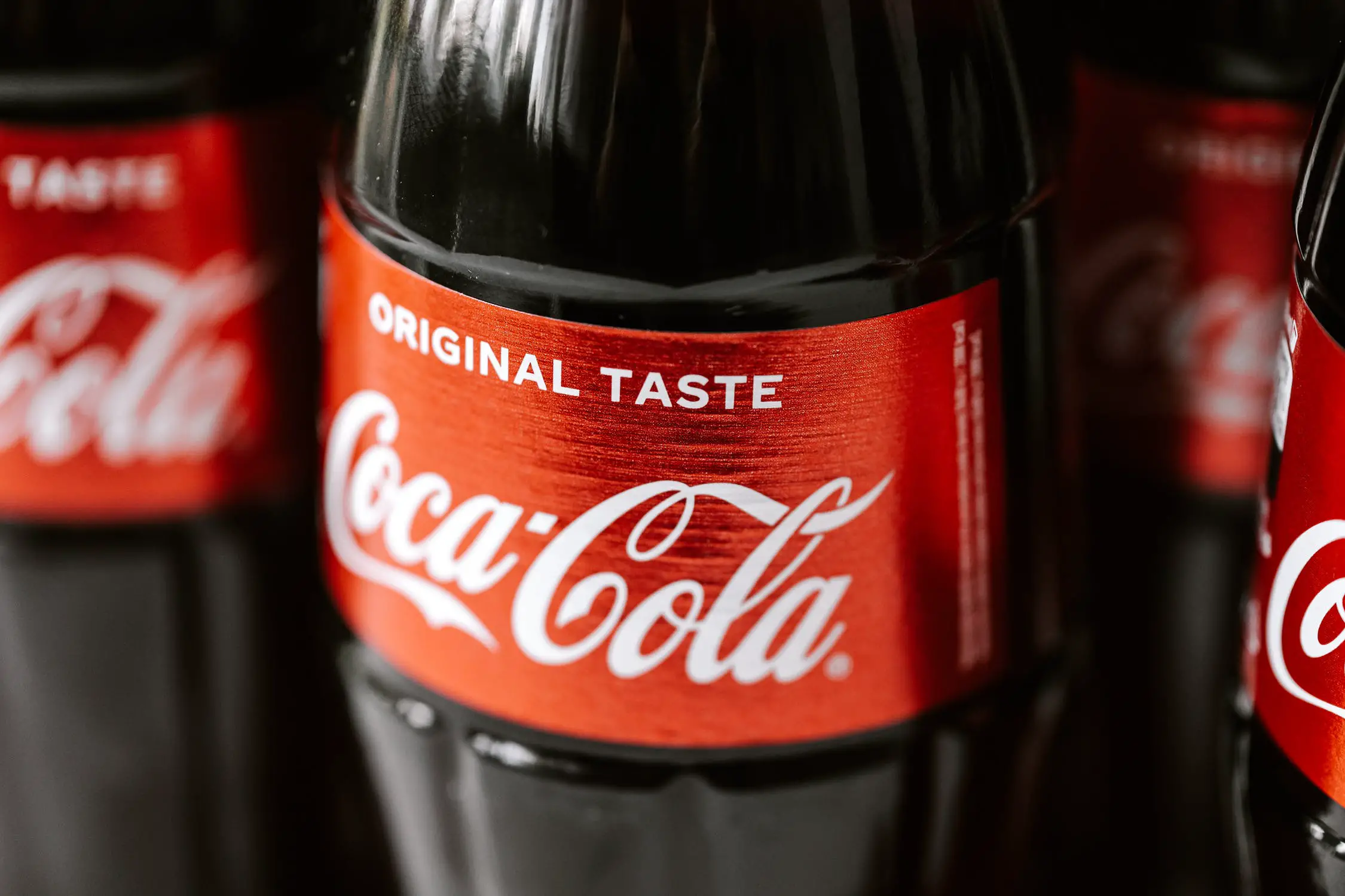 Is coke vegan? List of vegan Coca-Cola drinks 2023