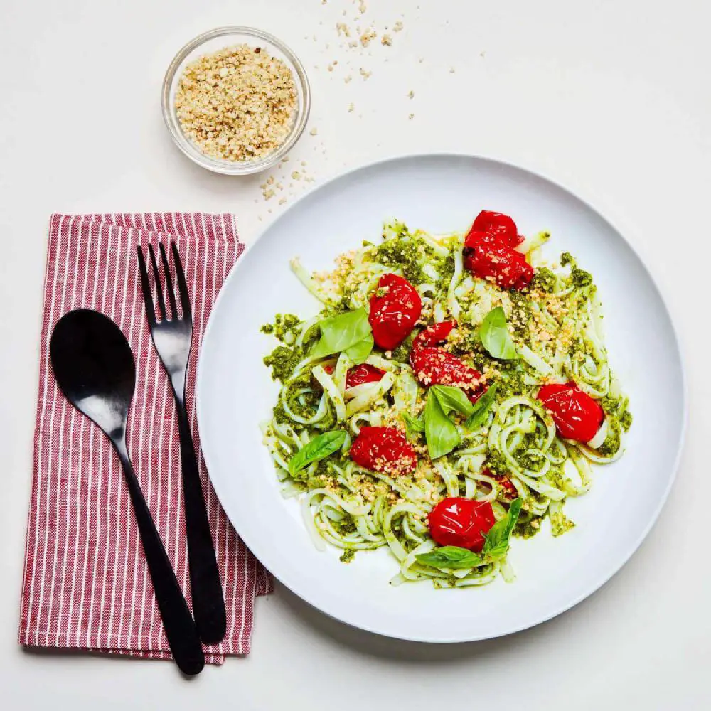 Kale Pesto Noodles - Splendid Spoon review